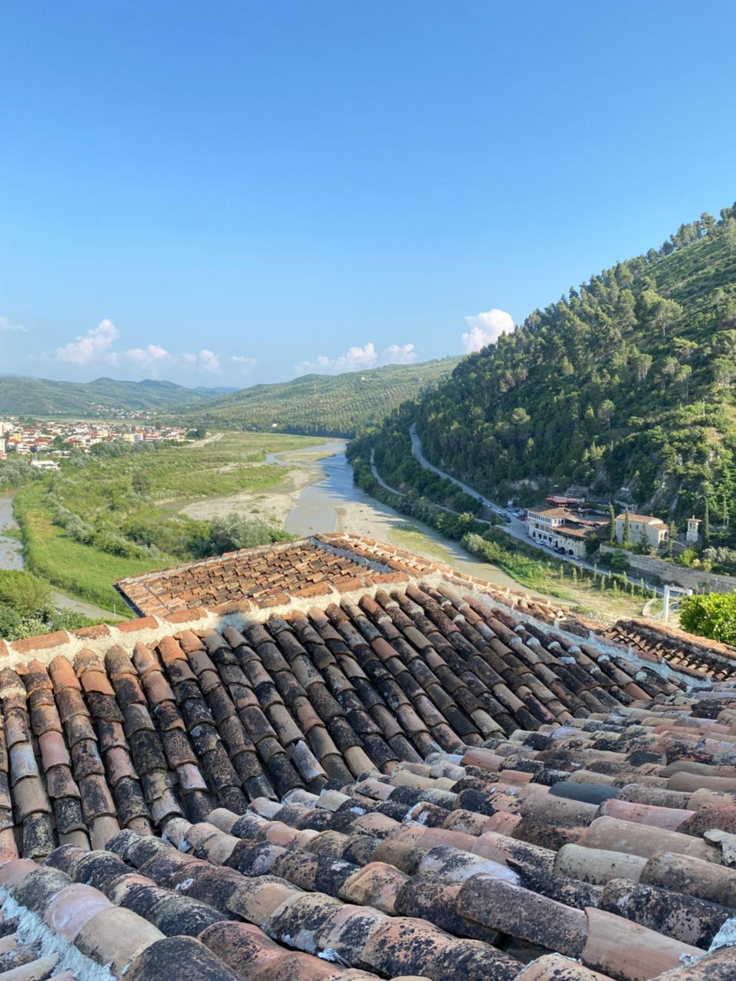 Aria Baci * Berat
